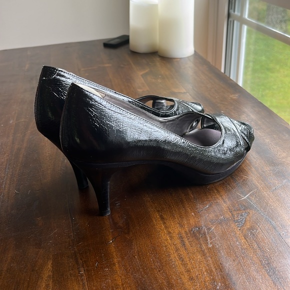 NINE WEST black patent leather dress shoes - size 7.5 (I believe) - Picture 4 of 6